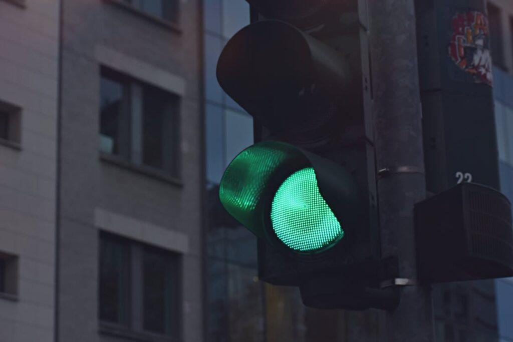 Poorly timed traffic signals are an even bigger time waster than previously thought, report finds